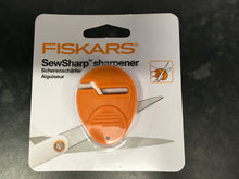 Load image into Gallery viewer, Fiskars SewSharp Sharpener